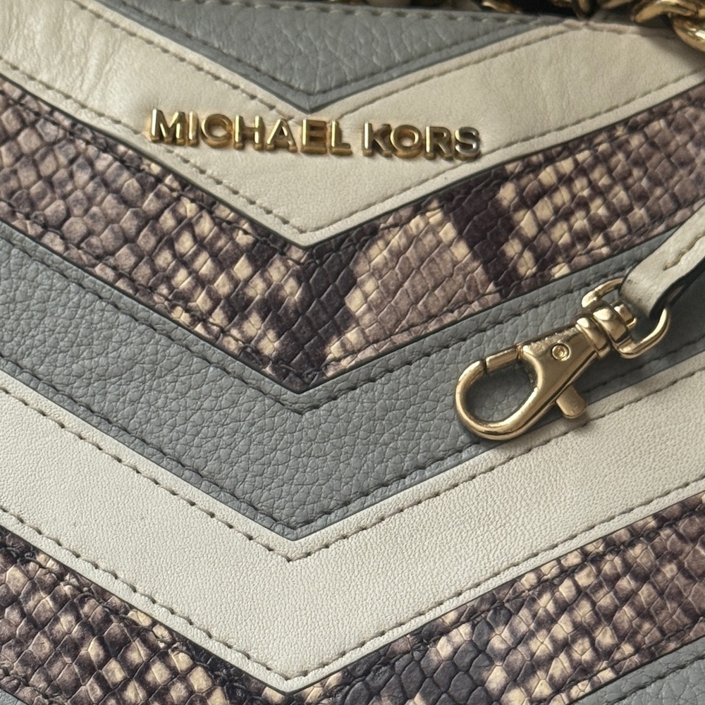 Michael Kors Gray & Cream Chevron snake print Shoulder Bag gold chain strap - Picture 16 of 16
